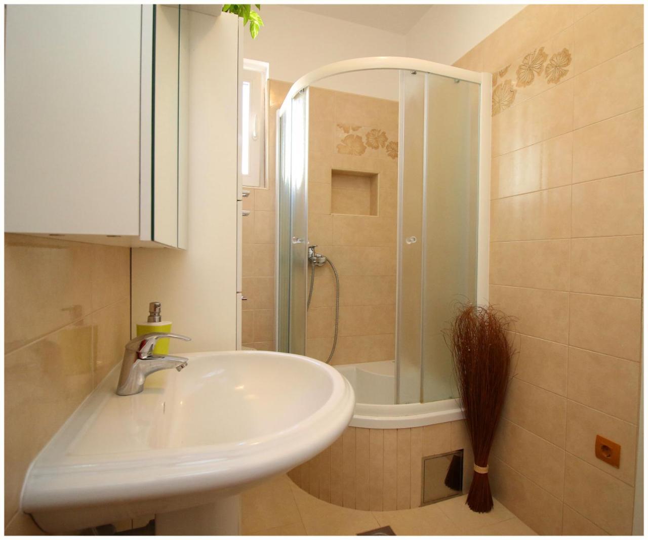 Apartment Slavko Примоштен Екстер'єр фото