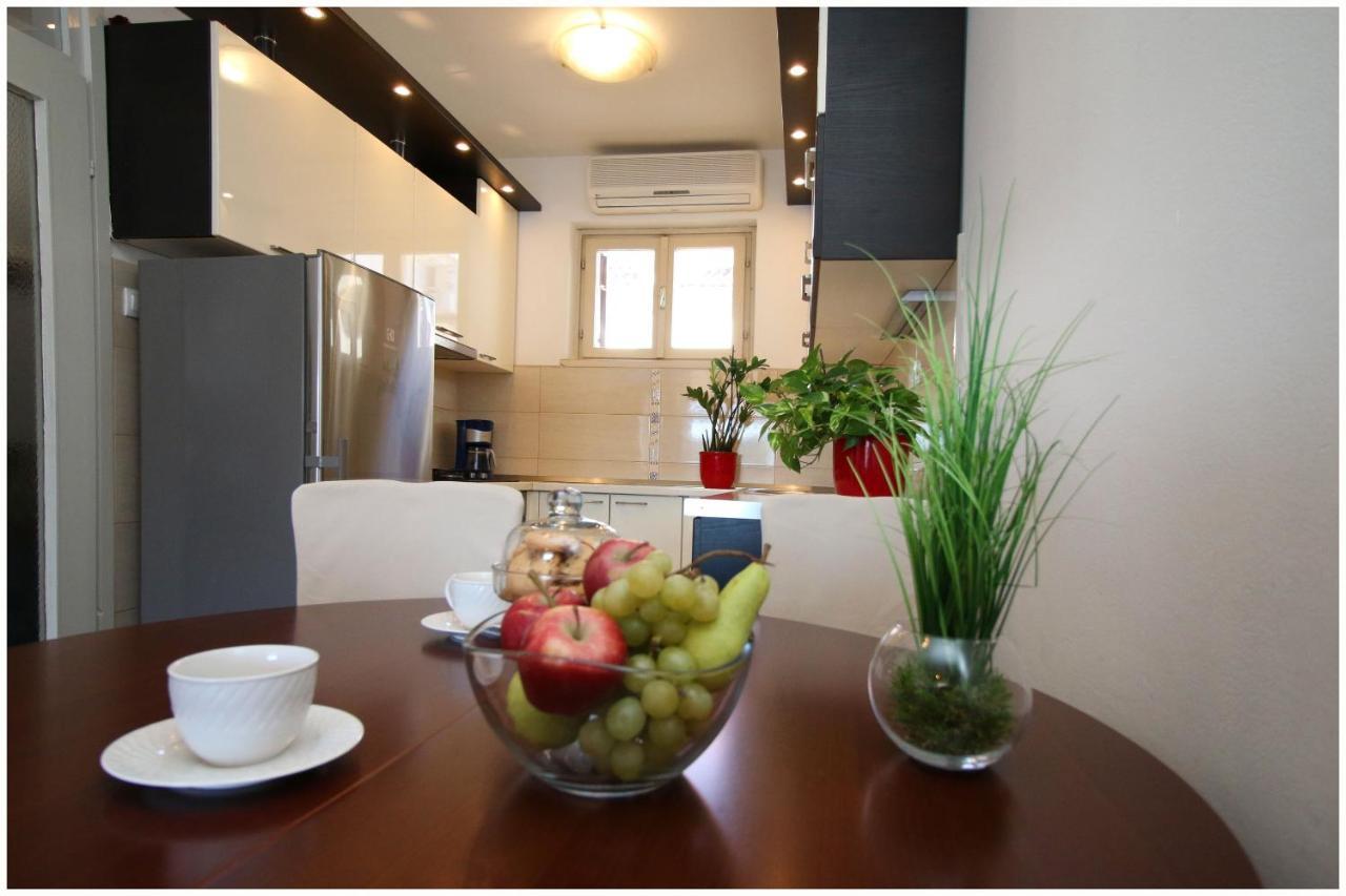 Apartment Slavko Примоштен Екстер'єр фото